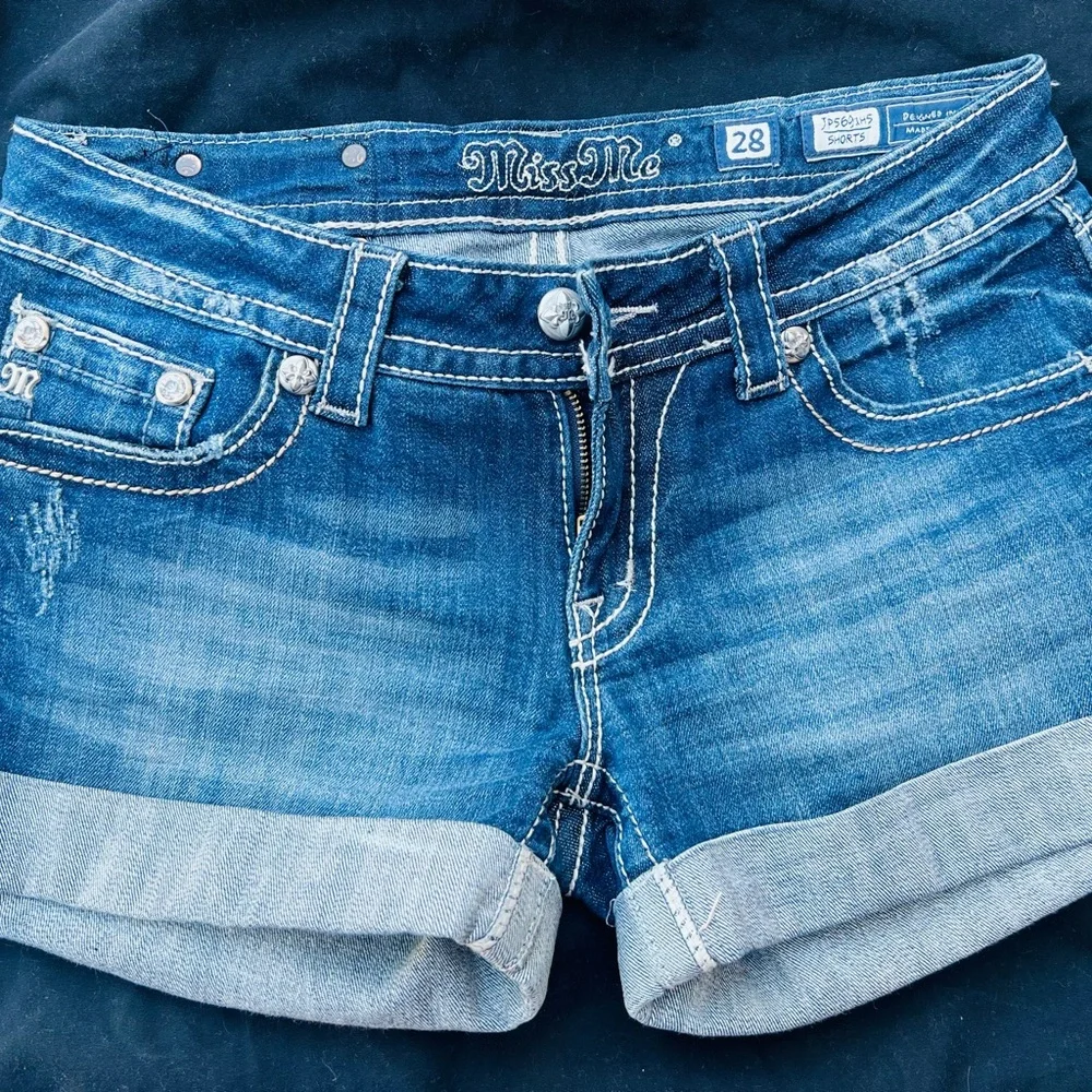 Miss Me Birds and Rhinestone shorts - Picture 5 of 10